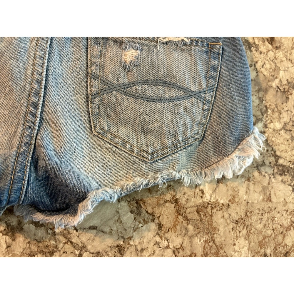 VINTAGE Y2K Abercrombie Low-Rise Distressed‎ Crochet Light Denim Shorts Sz 00/24 - Picture 8 of 13